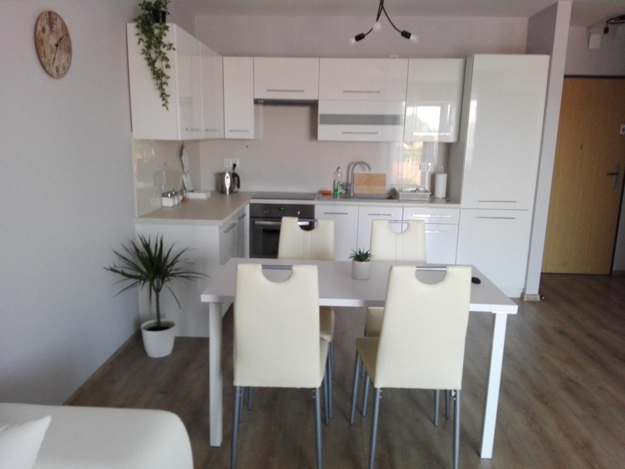 Apartament Marzenie 9 - Opole Apartment ภายนอก รูปภาพ